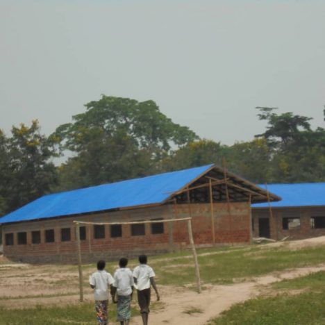 Geschafft: die ersten beiden Schulgebäude sind fertig!